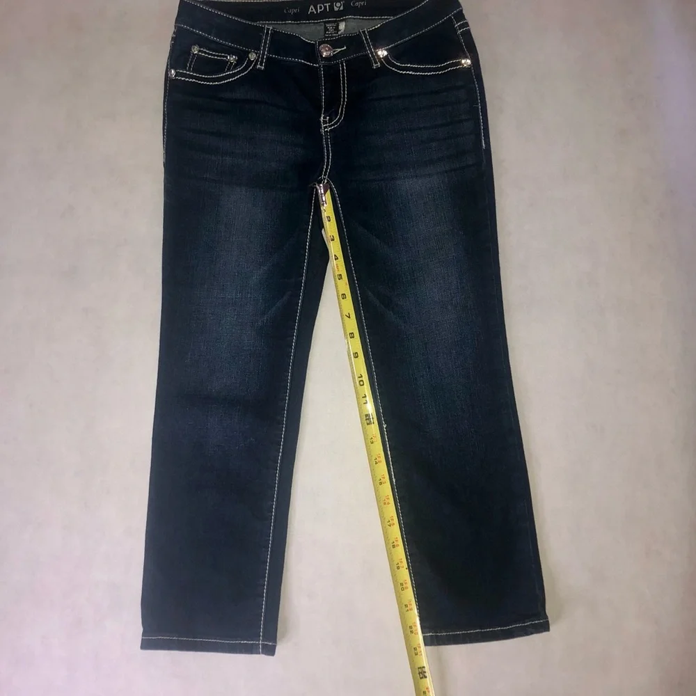 APT 9 Mid-Rise Dark Wash Crop Capri Stretch Jeans Rhinestone Accents Size 4/6 - Picture 4 of 7